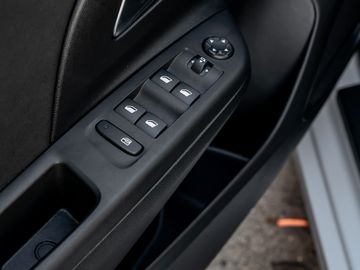 Opel Corsa F e Elegance Kamera Style-Paket LED