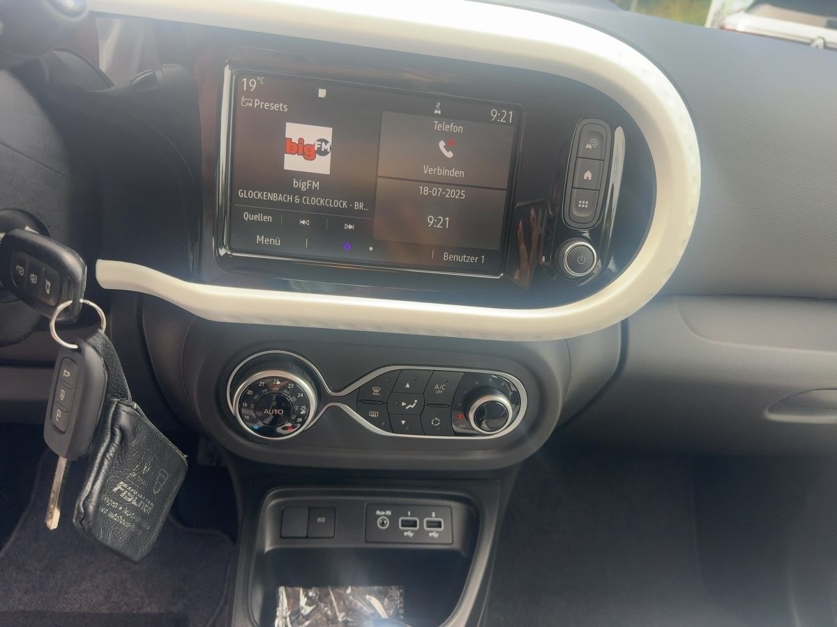 Fahrzeugabbildung Renault Twingo E-TECH 100% el. ZEN ABS Fahrerairbag ESP