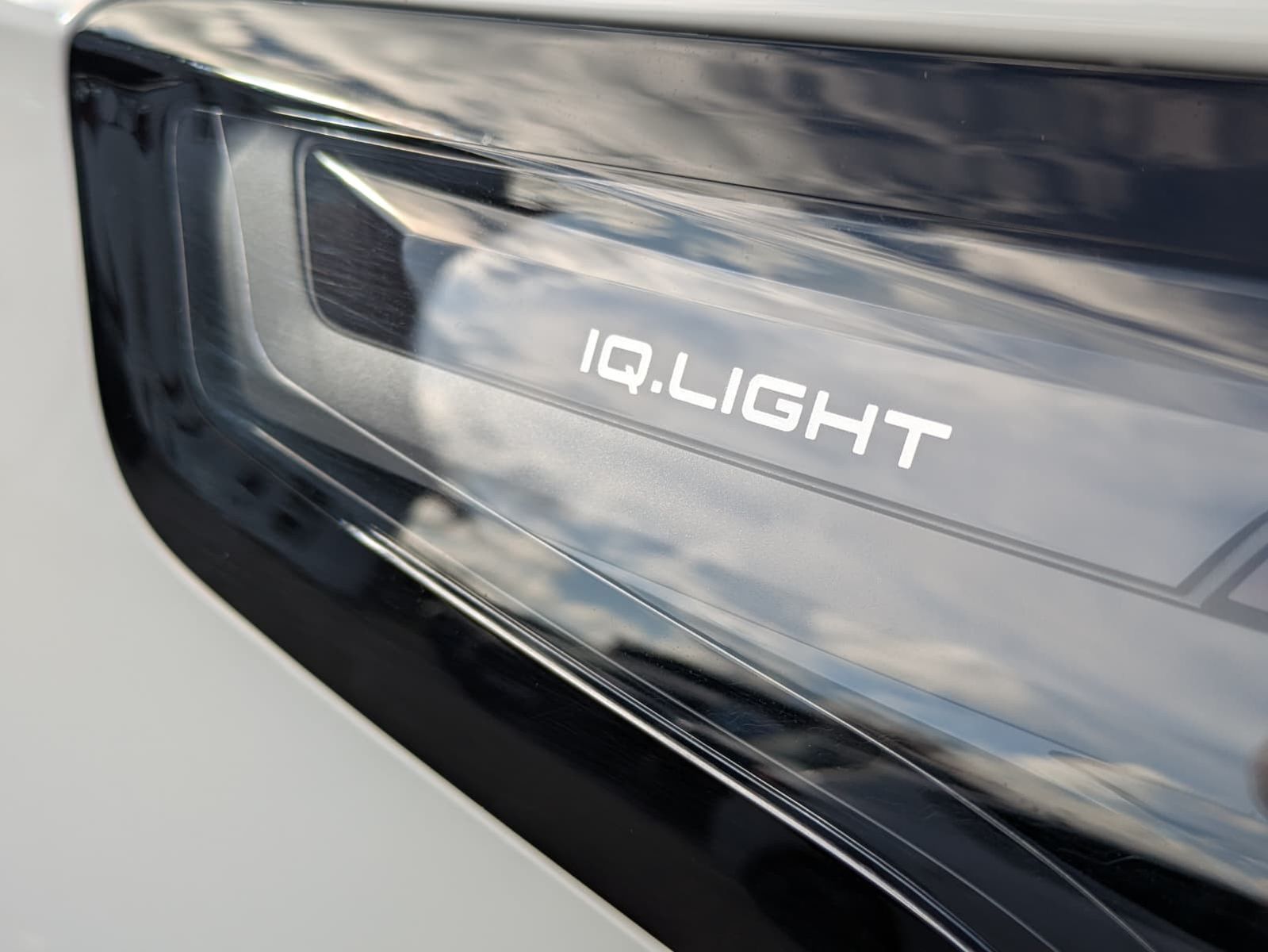 Fahrzeugabbildung Volkswagen Tiguan 2.0 TDI 4M R-Line PANO*H&K*AHK*MATRIX*20"