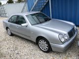 Mercedes-Benz E 220 D AMG Paket W210-Leder Grau-AMG Styling- - Mercedes-Benz: 210d