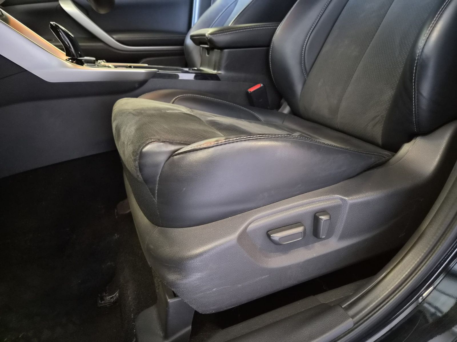 Fahrzeugabbildung Mitsubishi Eclipse Cross Plus Select Hybrid 4WD