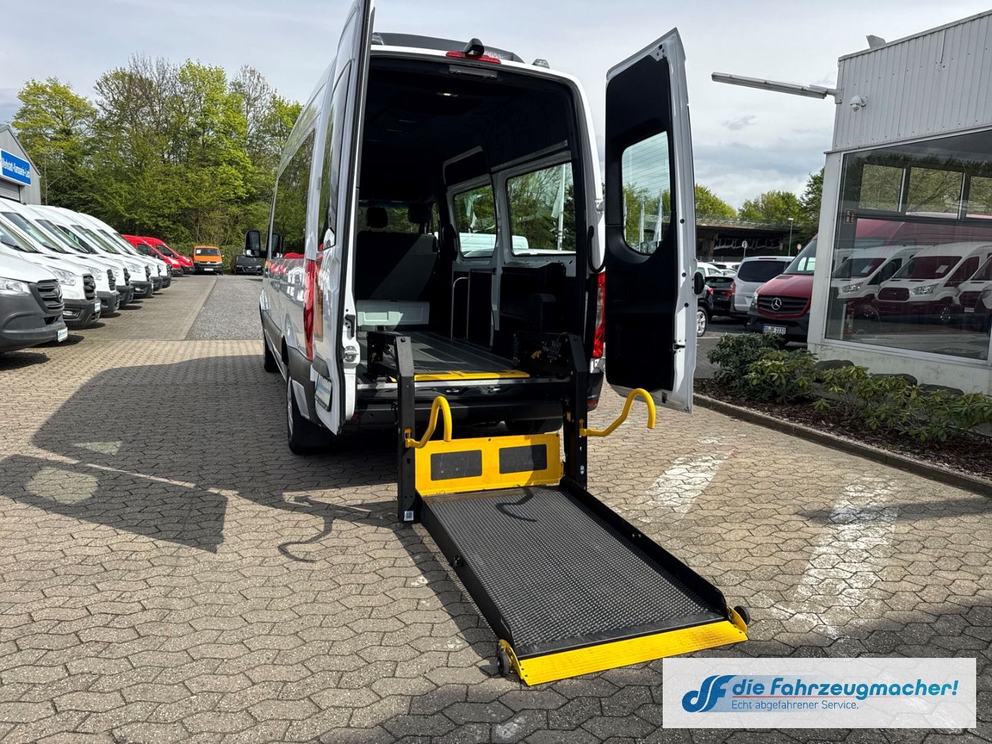 Fahrzeugabbildung Mercedes-Benz Sprinter III Tourer RWD AWD 315 CDI L2 DAB SHZ