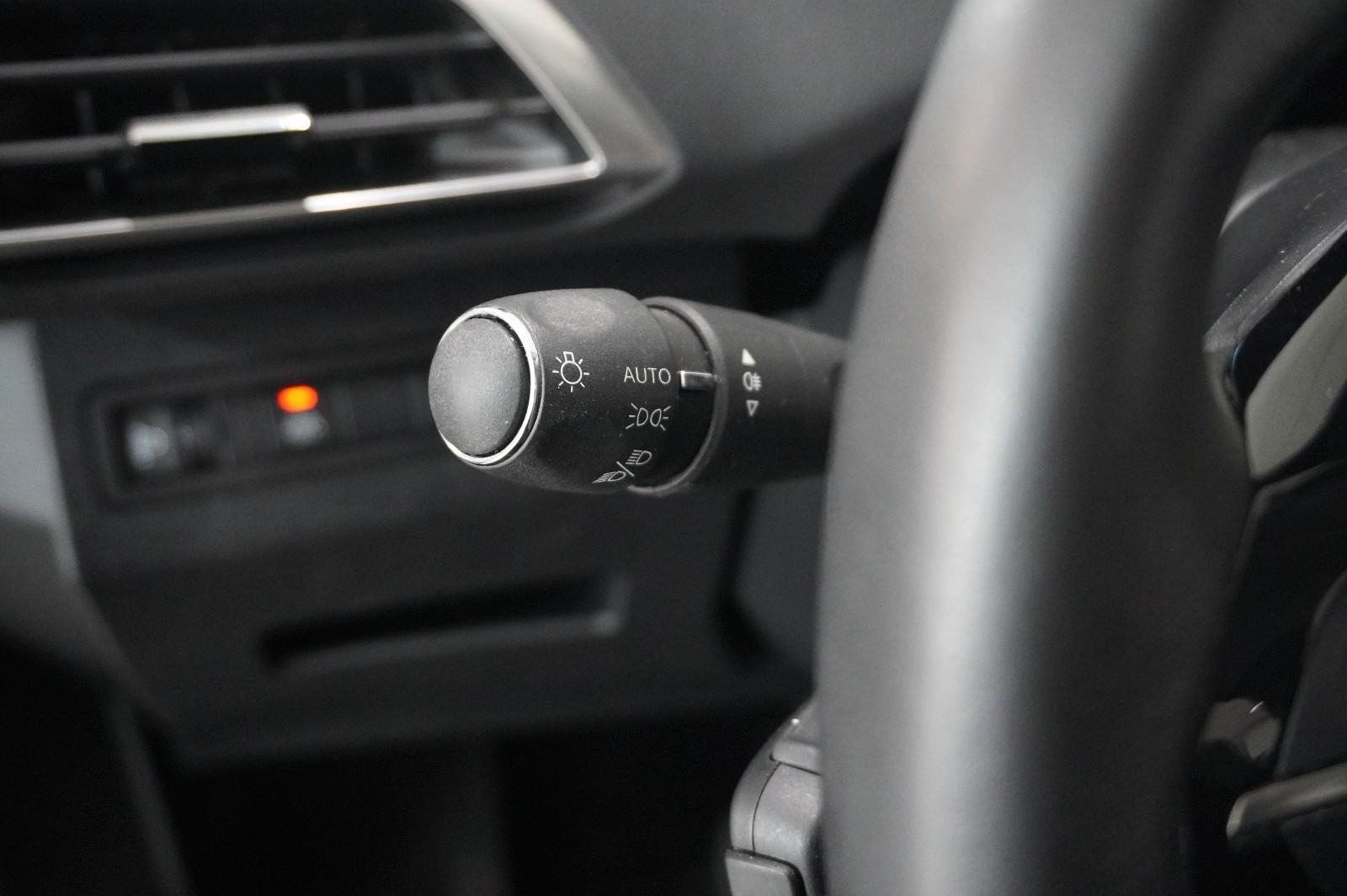 Peugeot 3008 Hybrid PHEV ALLURE NAVI/LED/KAMERA/SHZ/AHK