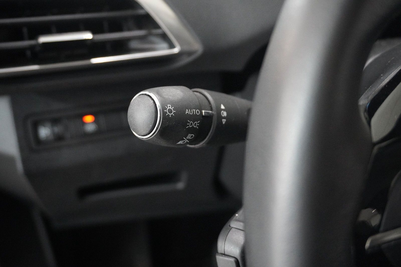 Fahrzeugabbildung Peugeot 3008 Hybrid PHEV ALLURE NAVI/LED/KAMERA/SHZ/AHK