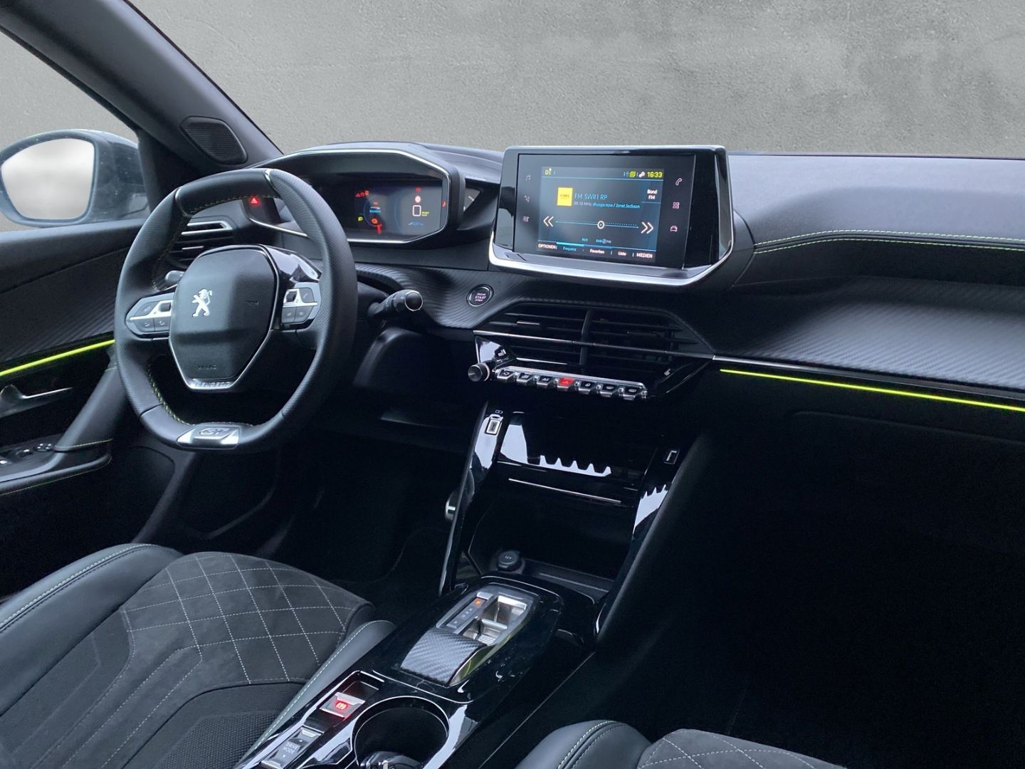 Fahrzeugabbildung Peugeot 2008 e- GT Elektromotor 136 *Rückfahrkamera*Sitz