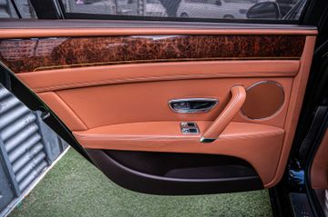 Fahrzeugabbildung Bentley Flying Spur 4.0 V8 PANO|CAM|LUFT|SHZ|SLF|KEYLES