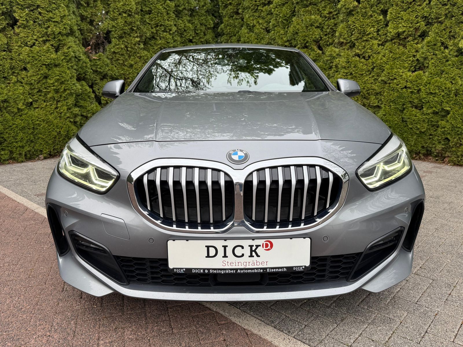 Fahrzeugabbildung BMW 118  d Aut. M Sport LED+NAVI+SHZ+AHK+AMBI+CARPL+