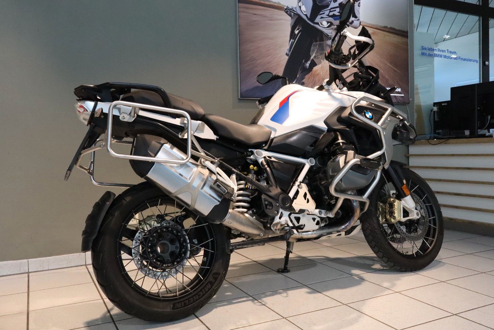 Fahrzeugabbildung BMW R 1250 GS mit Touratech Fahrwerk