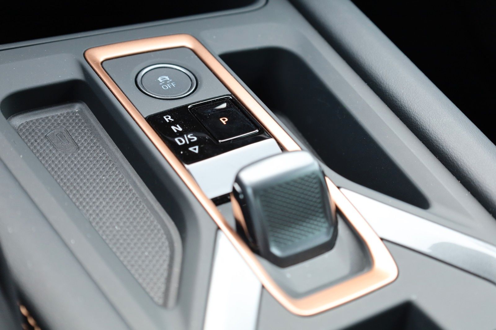 Fahrzeugabbildung CUPRA Formentor 1.5 eTSI 110 kW *Allwetter