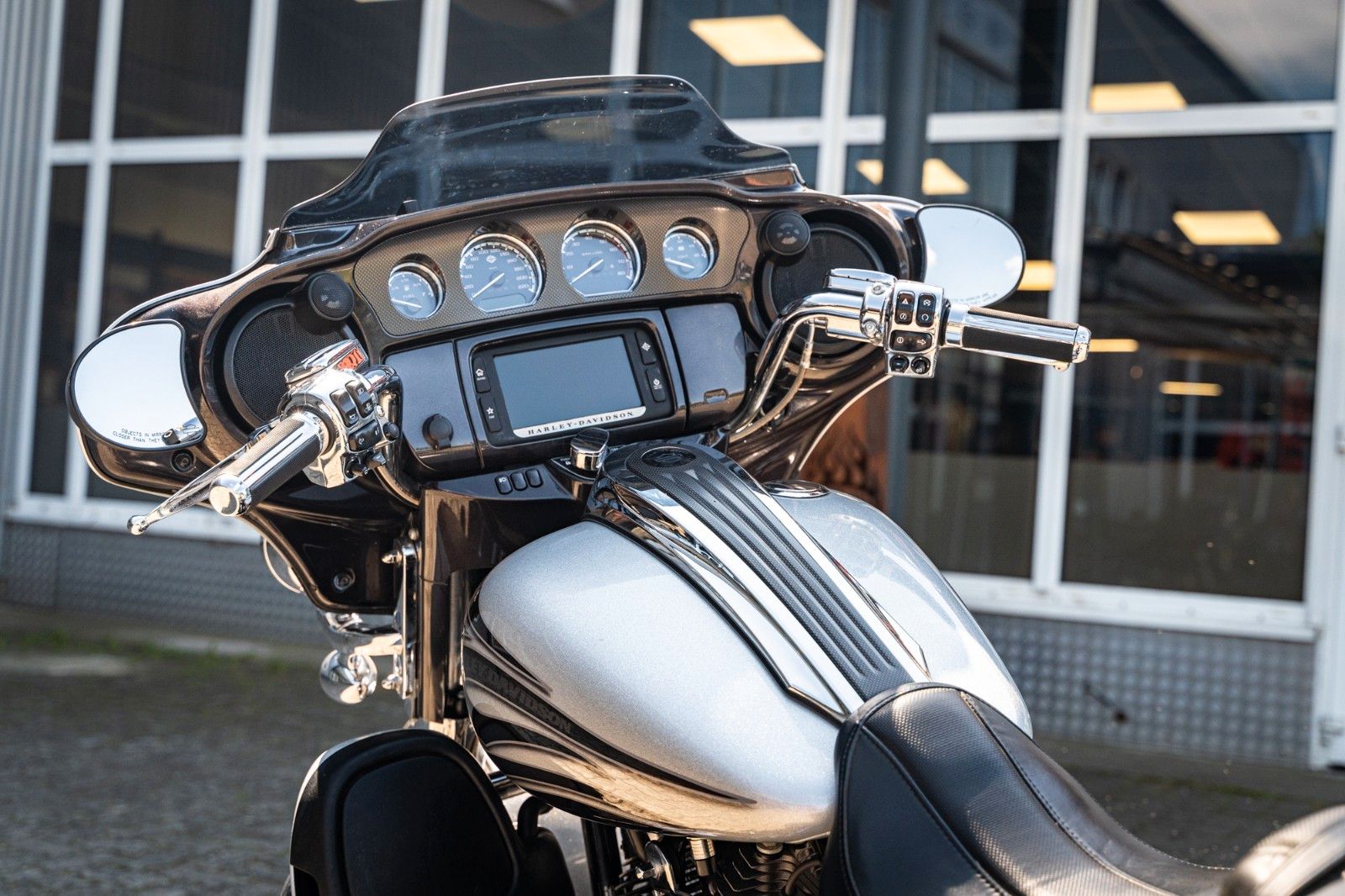 Fahrzeugabbildung Harley-Davidson CVO STREET GLIDE 110 cui FLHXSE - Kesstech-