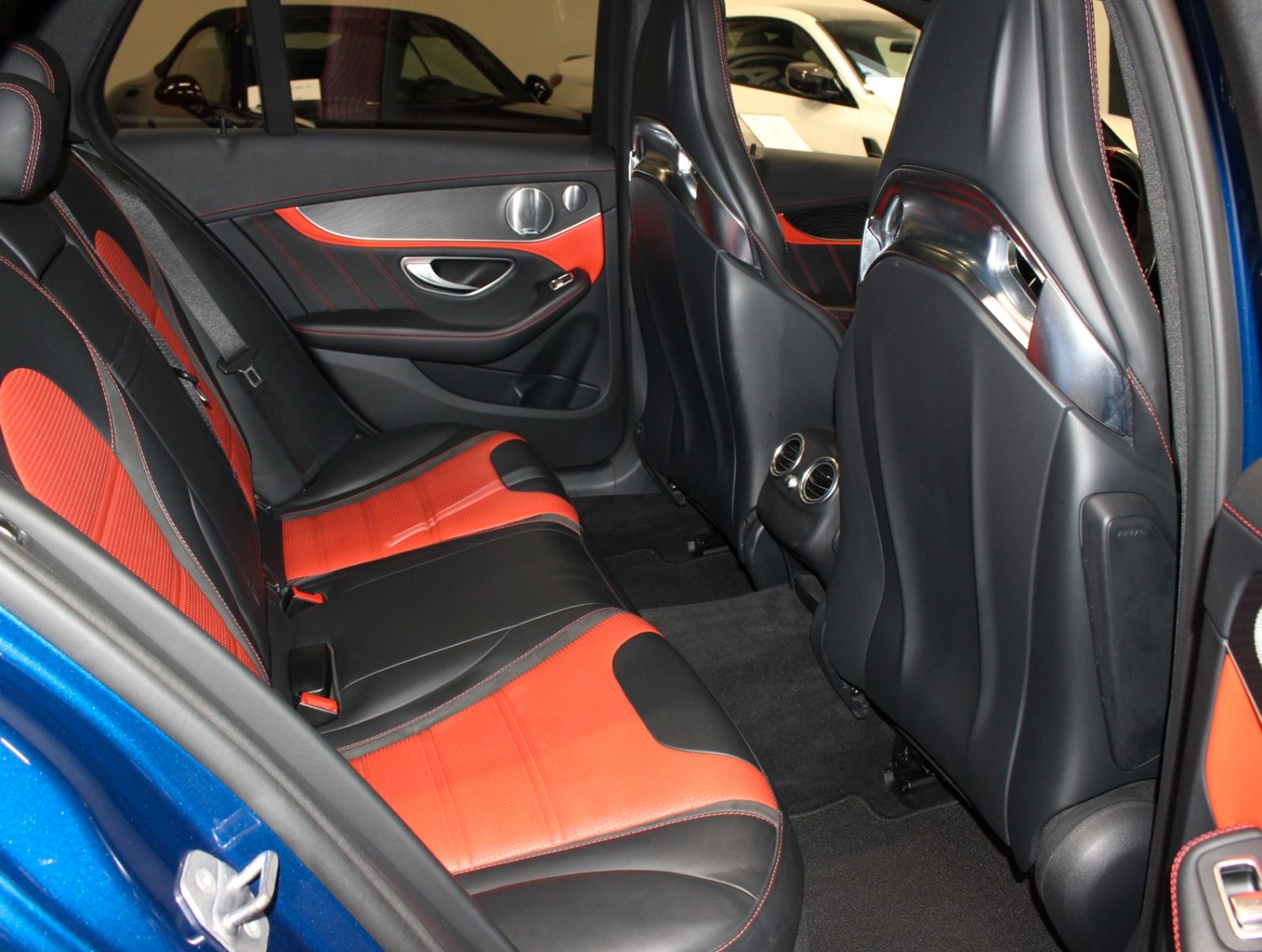 Fahrzeugabbildung Mercedes-Benz C 63 S AMG T Night-Paket+Burmester+Panoramadach