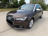 Audi A1 ambition 1.6TDI-Sport-1.Hand-Xenon-Klima - Audi A1: Braun
