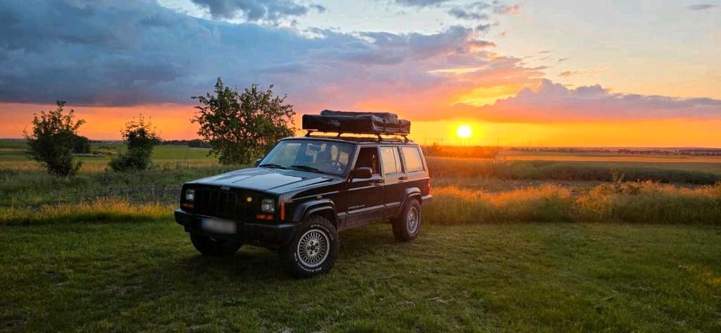 Image of Jeep Cherokee