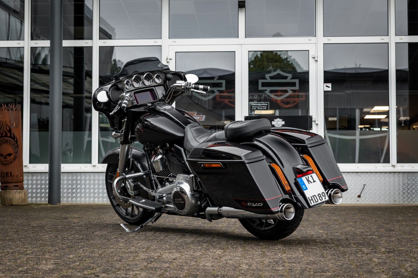 Fahrzeugabbildung Harley-Davidson FLHXSE CVO Street Glide 117 Cui - JEKILL & HYDE
