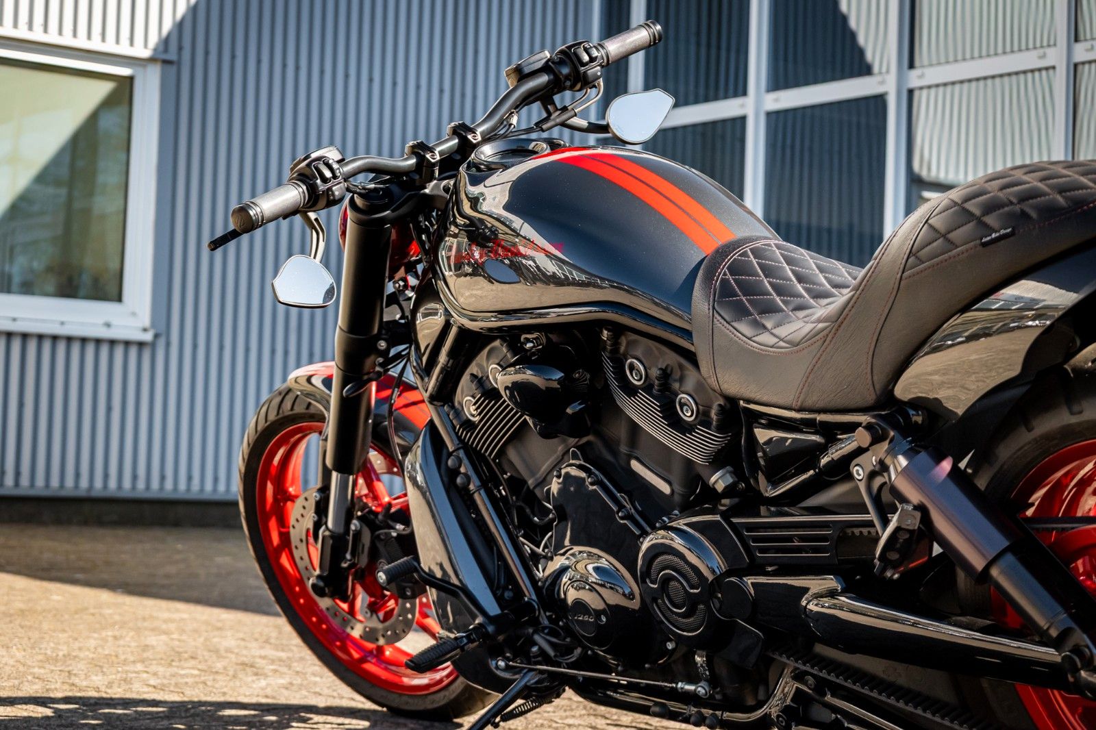 Fahrzeugabbildung Harley-Davidson VRSCDX Night Rod Special- Airride - Remus -