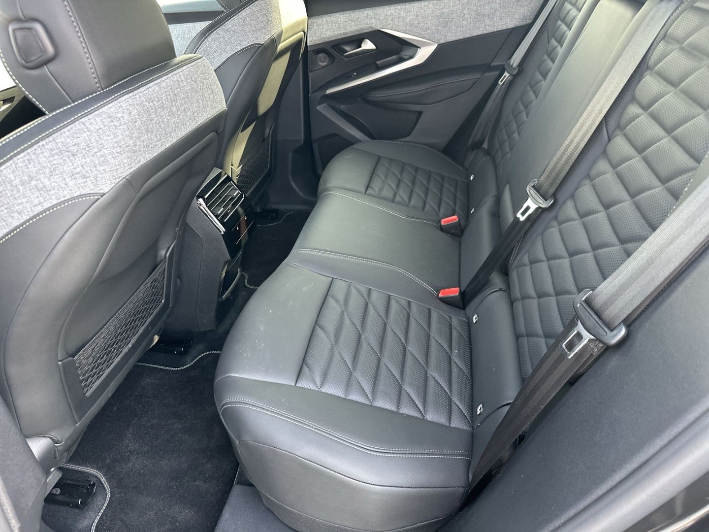 Fahrzeugabbildung Peugeot 3008 Dual-Elektromotor 325 Launch Edition Elektr