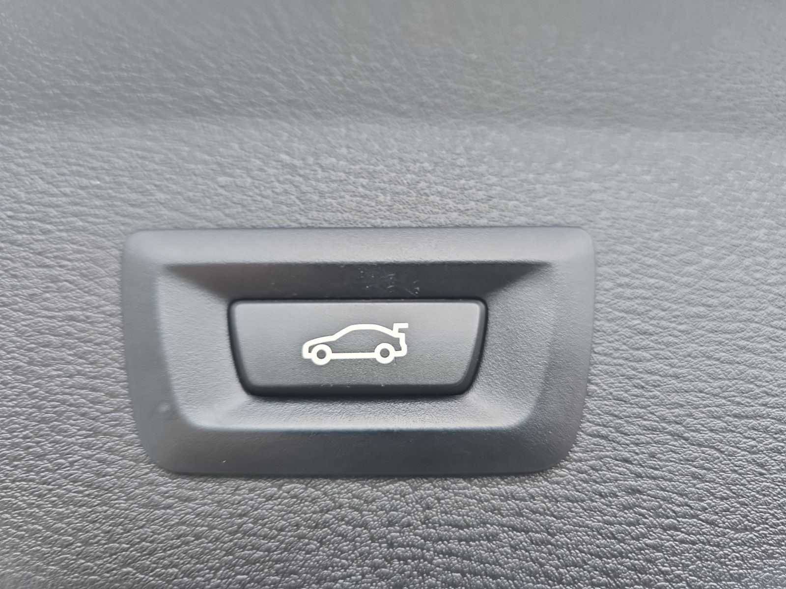 Fahrzeugabbildung BMW X1 xDrive 18 d Sport Line Advantage Parkassiste