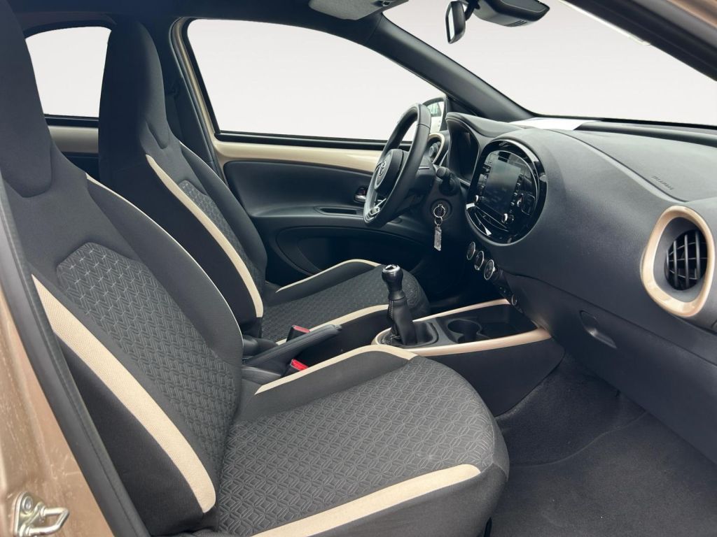 Fahrzeugabbildung Toyota Aygo X Pulse
