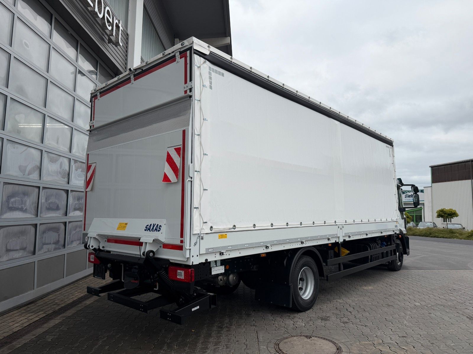 Fahrzeugabbildung Iveco Eurocargo ML140E28/P LBW Bär AHK Schiebeplane