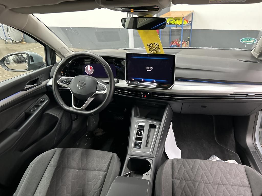 Fahrzeugabbildung Volkswagen Golf VIII Variant TDI Life DSG LED Navi AID HUD