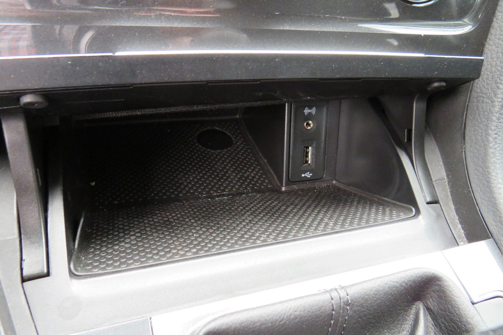 Fahrzeugabbildung Volkswagen Golf VII LIM. SITZH. TELVOR 8-FACH 4T. PDC 1.HD