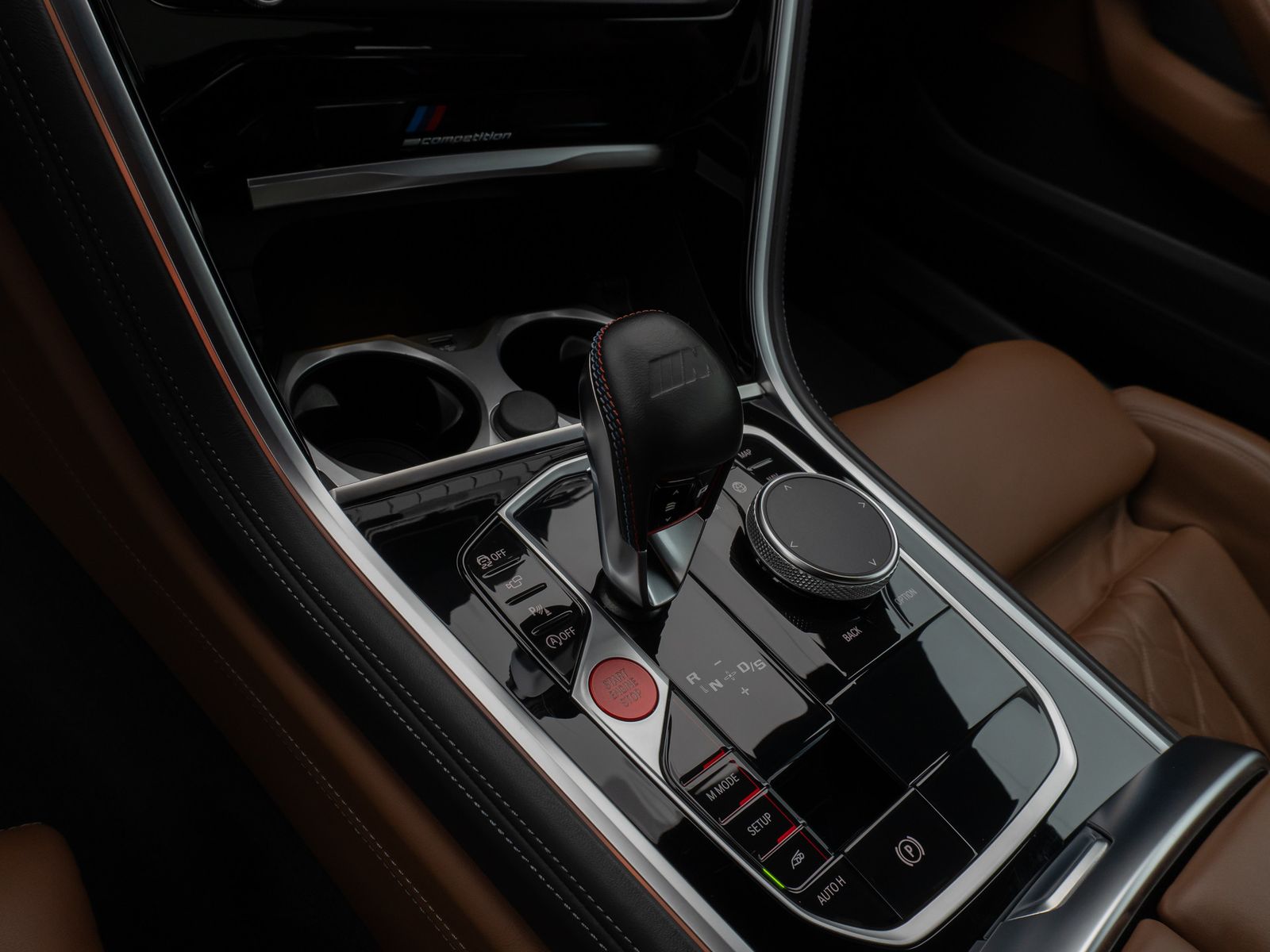 Fahrzeugabbildung BMW M8 Competition xD Coupé 360°Laser SoftCl DispKey