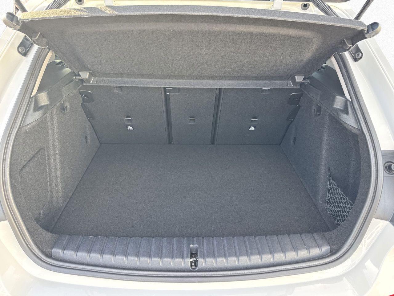 BMW 118i Sport Line adptLED Pano AHK Kamera GrTank