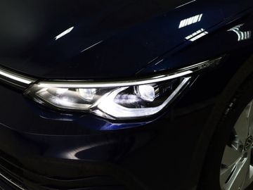 Fahrzeugverkauf 29 Volkswagen Golf VIII Vari. Style So&Wi R. StHz Navi Matrix