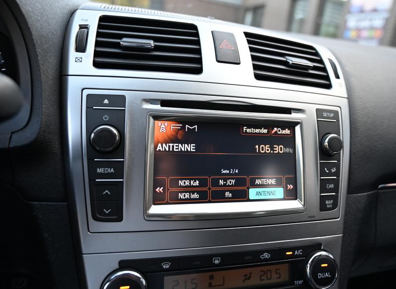 Toyota Avensis 2013 — photo 23