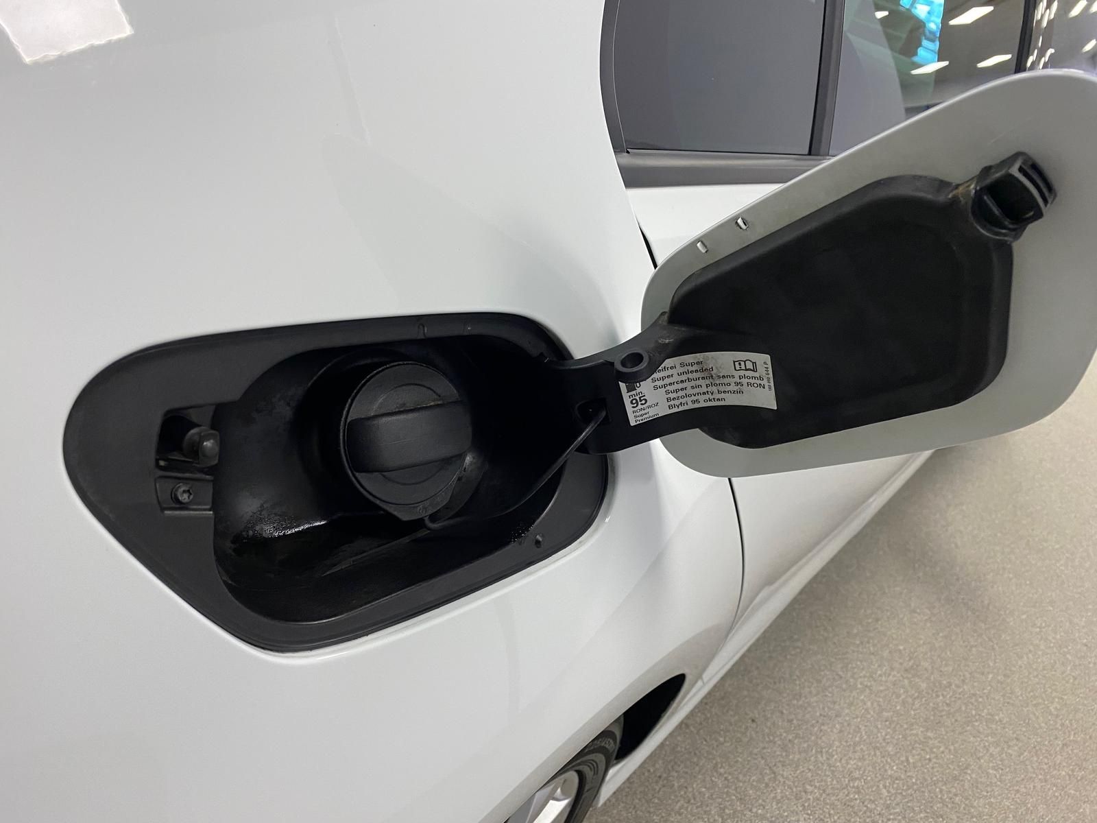 Fahrzeugabbildung Volkswagen Golf 1.4 16V TSI 1395 ccm Highline PDC+NAVI+ACC+