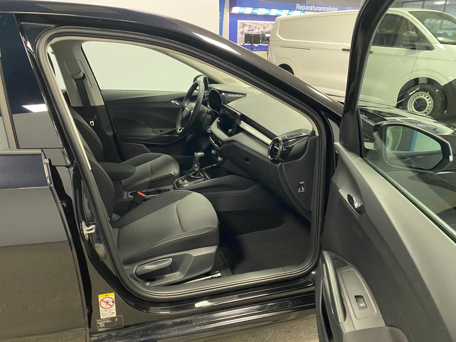 Fahrzeugabbildung SKODA Fabia 1.0 TSI DSG Selection APP+RFK+KLIMA+GA2031