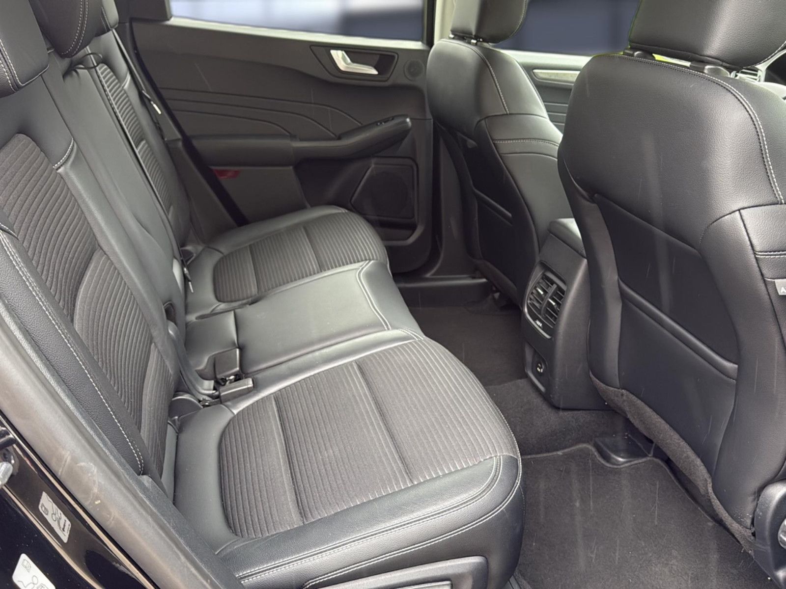 Fahrzeugabbildung Ford Kuga Plug-In Hybrid Titanium -unfallfrei/ 1.Hand