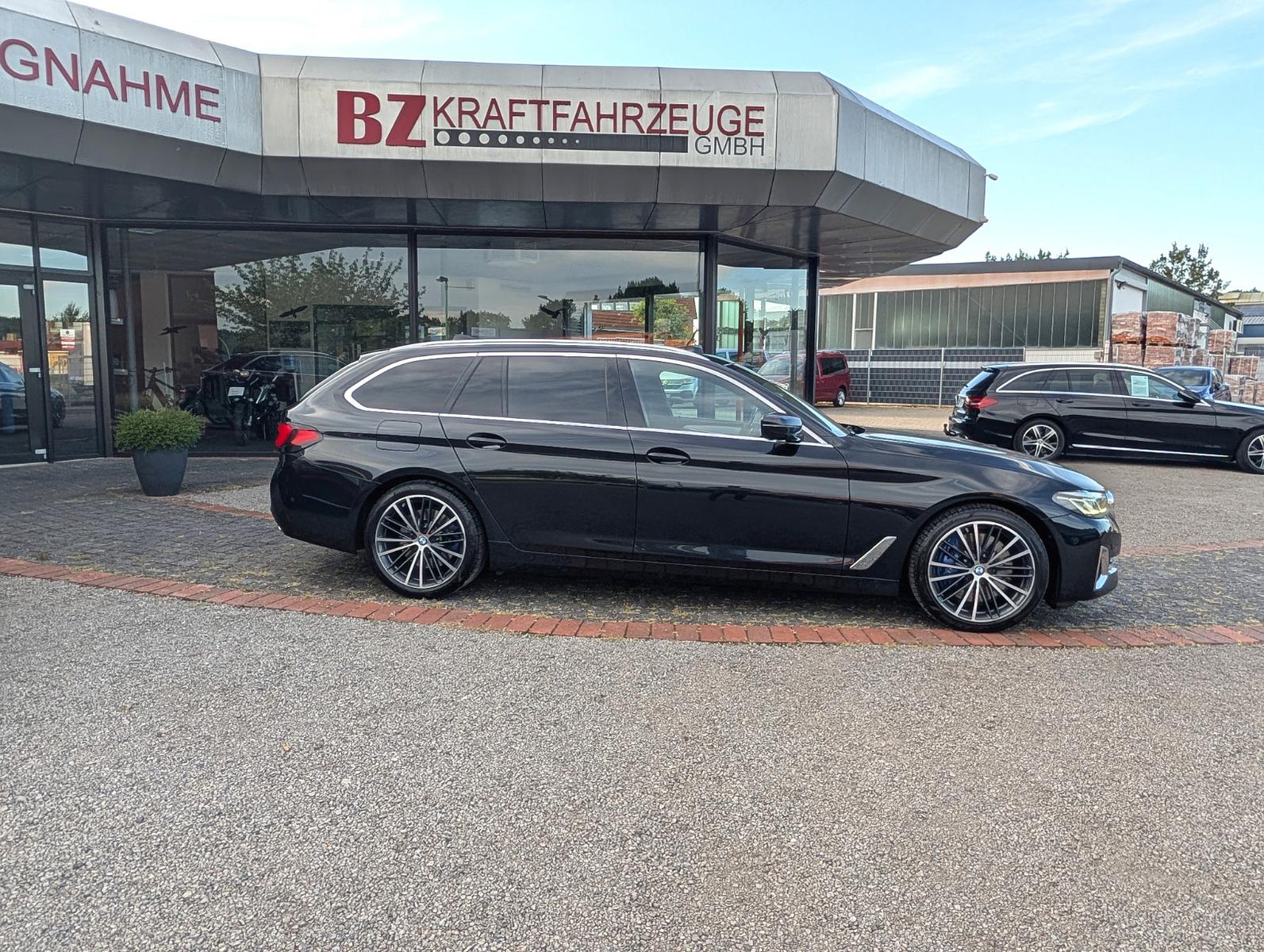 BMW 530 d Touring xDrive Luxury Line Voll!