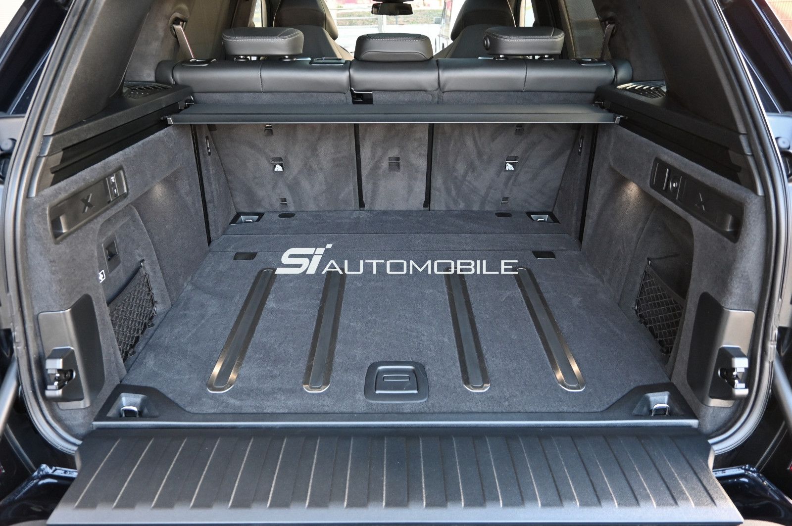 Fahrzeugabbildung BMW X5 M60i xDr. °UVP 155.609€°AHK°B&W°PROF.FAHRW.°