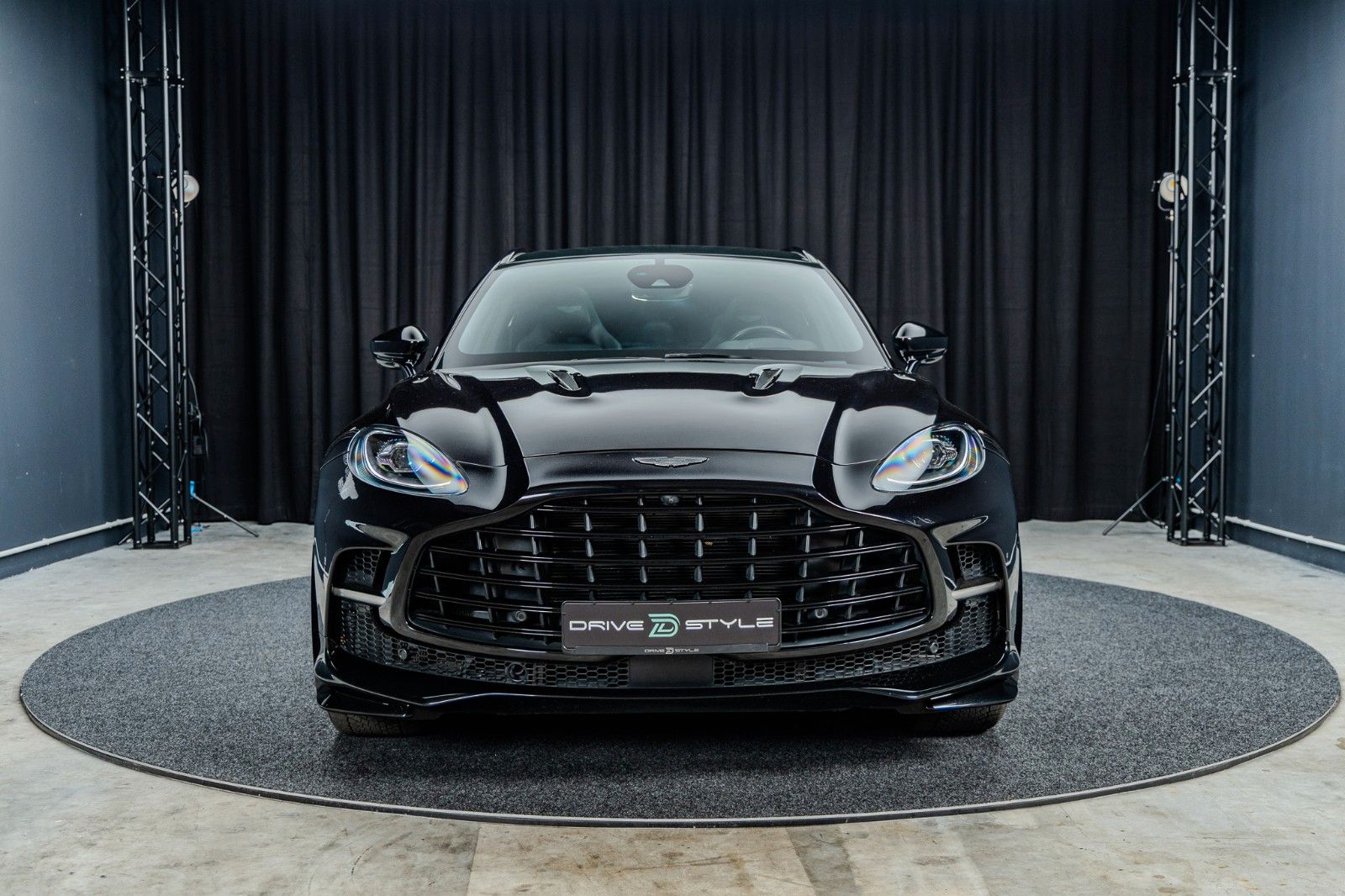 Fahrzeugabbildung Aston Martin DBX 4.0 V8 DBX707 + 2.Hand + Top Geplfegt
