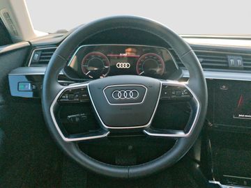 Audi Q8 e-tron - 12