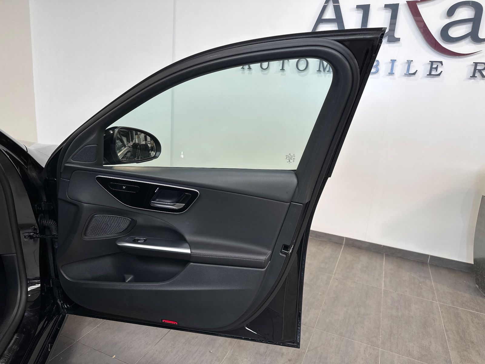 Fahrzeugabbildung Mercedes-Benz C 220d Avantgarde Adv 4Matic NAV+LED+ACC+DISTRO