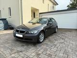BMW 320i e90 150PS Limousine Schiebedach A... - BMW 320 Limousine 320i e90 mit Benzin-Antrieb