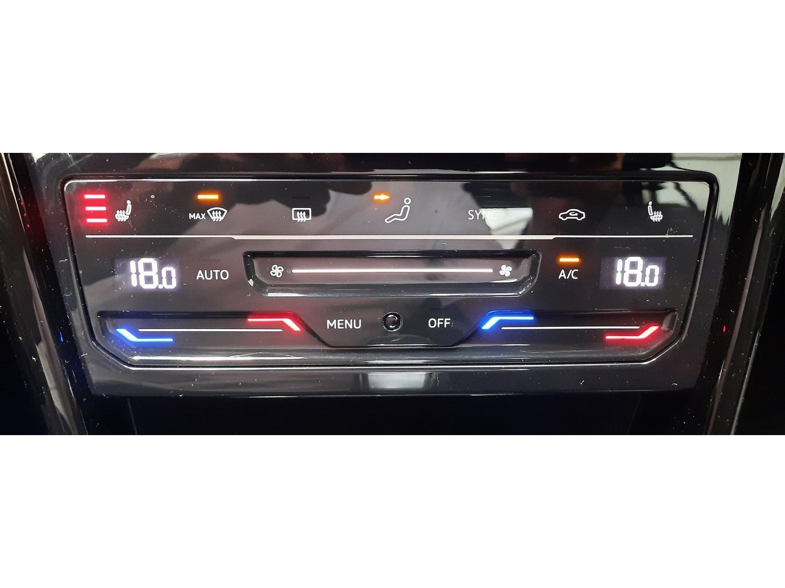Fahrzeugabbildung Volkswagen T-Roc R-Line TSI DSG *AHK*Cam*Navi*LED*PDC*ACC*