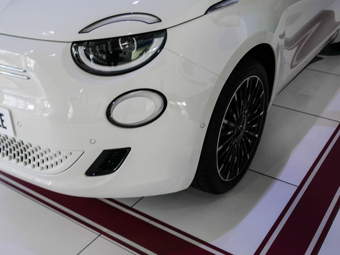 Fiat 500e La Prima Navi Leder LED Apple CarPlay Klima imagem 3
