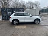 Volkswagen Touareg 4.2 V8 TDI-8-Fach bereift-Top Zustand - Volkswagen Touareg V8tdi mit Diesel-Antrieb