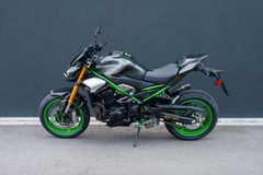 KAWASAKI Z 900 SE 2026 Performance + AKRA + Quickshifter