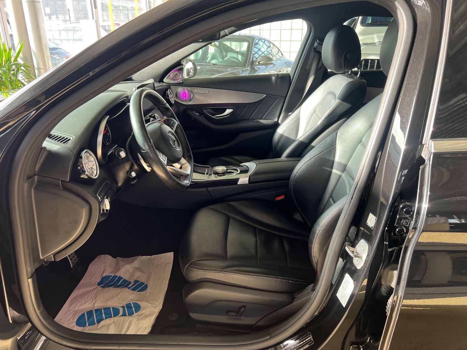 Fahrzeugabbildung Mercedes-Benz C 200 CGI Lim AMG LINE *AMBIENTE*KAMERA*HEAD-UP*