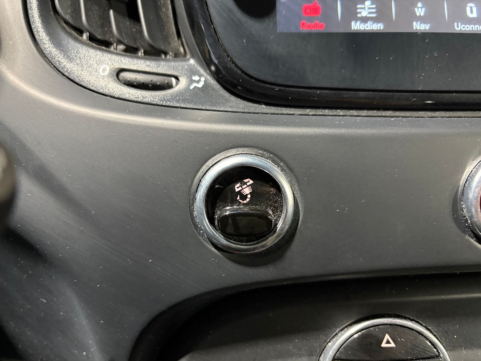 Fahrzeugabbildung Fiat ABARTH/595C/TURISMO/NAVI/APPLE-CAR/LED/PDC