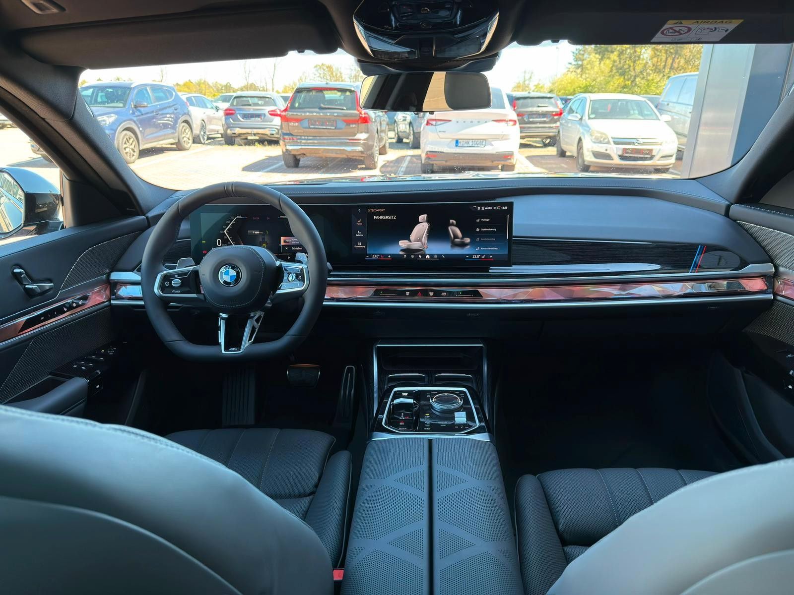 Fahrzeugabbildung BMW 740 d xDrive M Sport Pro*B&W*MASS*PAN*STHZ*CON*