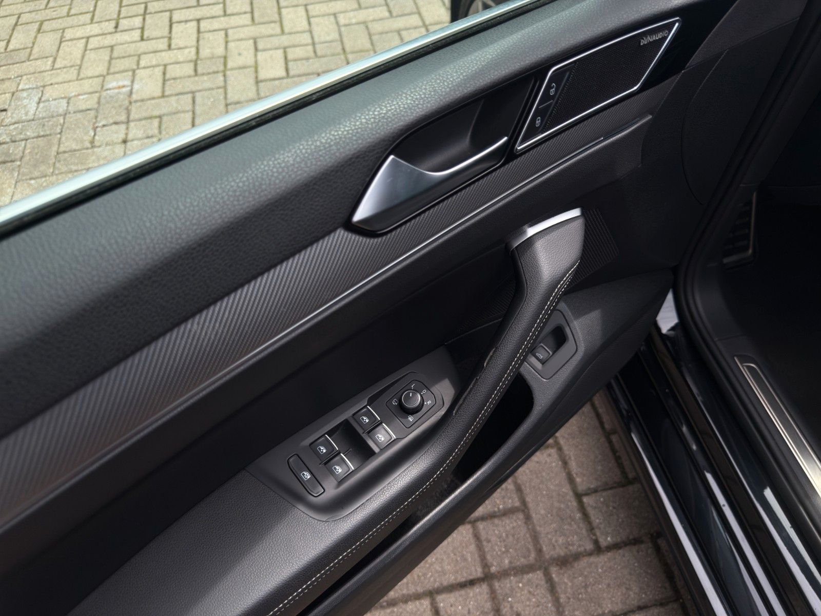 Fahrzeugabbildung Volkswagen Passat Variant *R-Line*Pano*DYNAUDIO*Virt.Cock*