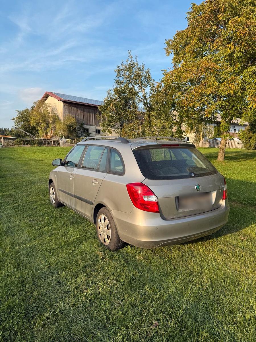 Skoda Fabia 2012 — engine 90 HP (66kW)