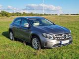 Mercedes-Benz GLA 220 4MATIC DCT - - Mercedes-Benz GLA 220 von privat