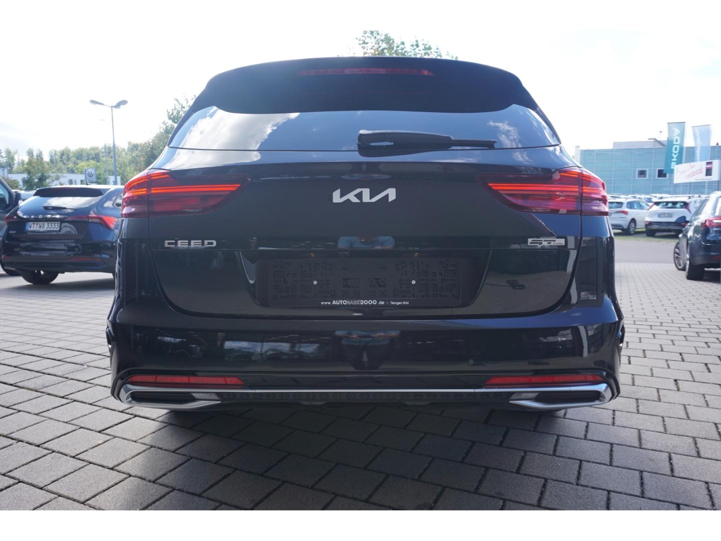 Kia Ceed_sw 1.5T 140 GT Line DCT7 Pano AHK Navi LED 