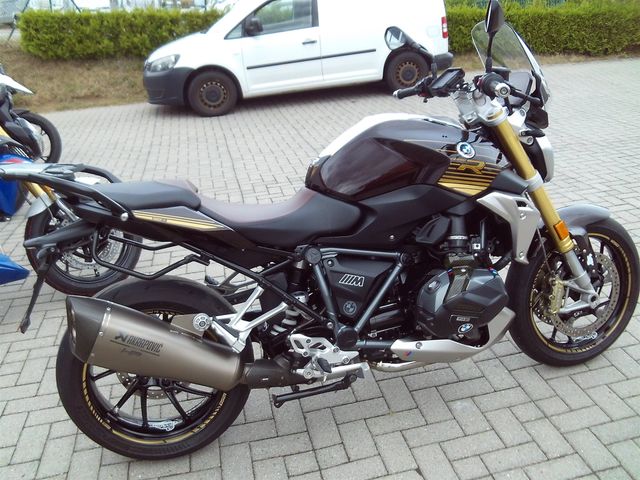 BMW R 1250 R Option 719, top Zustand, Akra